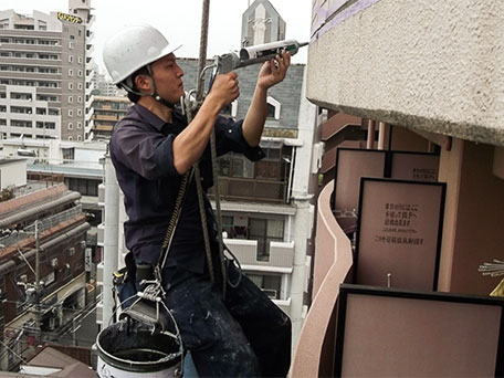 高所コーキング打ち替え作業